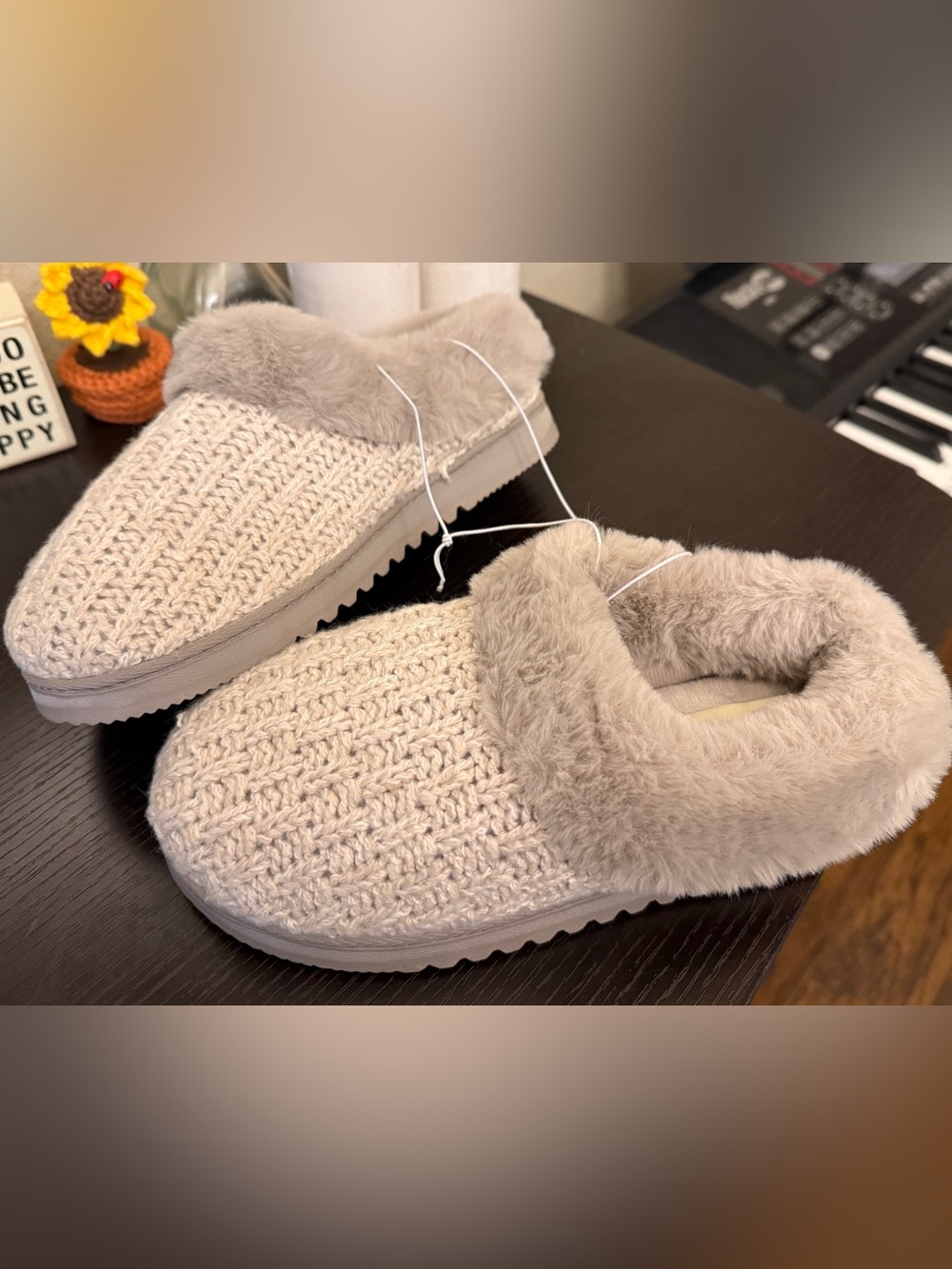 Dearfoams Faux Fur Memory Foam Knit Slippers Oatmeal Womens Medium 7-8 NWT